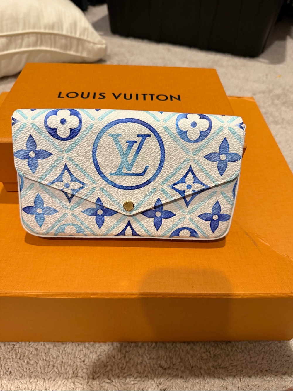 Louis Vuitton Monogram Giant By The Pool 2.0 Félicie Pochette in Lagoon Blue